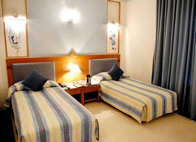 Hotel J P Cordial Bangalore Habitación foto